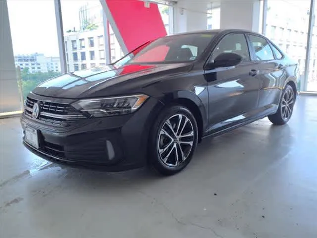 Used 2021 Volkswagen Tiguan SE w/ Panoramic Sunroof Package