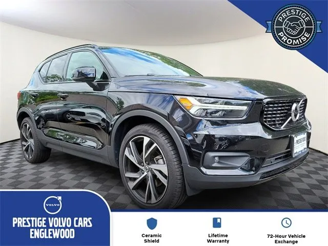 Used 2022 Volvo XC40 T5 Momentum