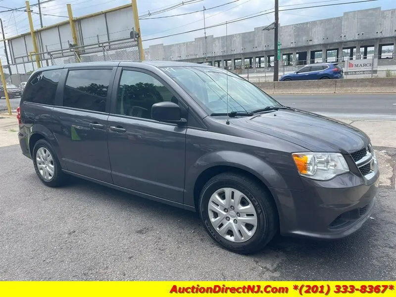 Used 2018 Dodge Grand Caravan SE w/ UConnect Hands-Free Group
