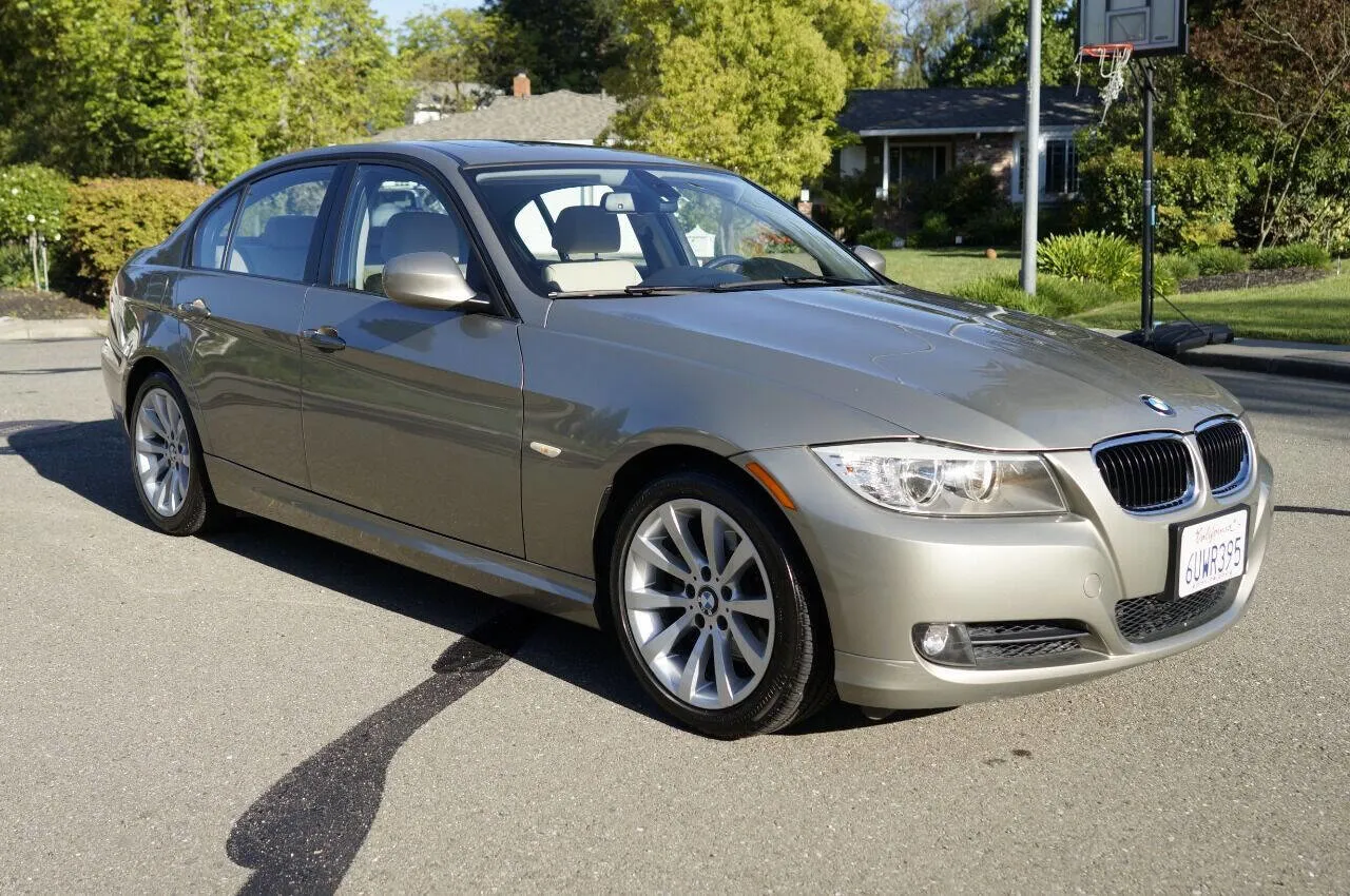 Used 2011 BMW 328i Sedan w/ Premium Pkg 2