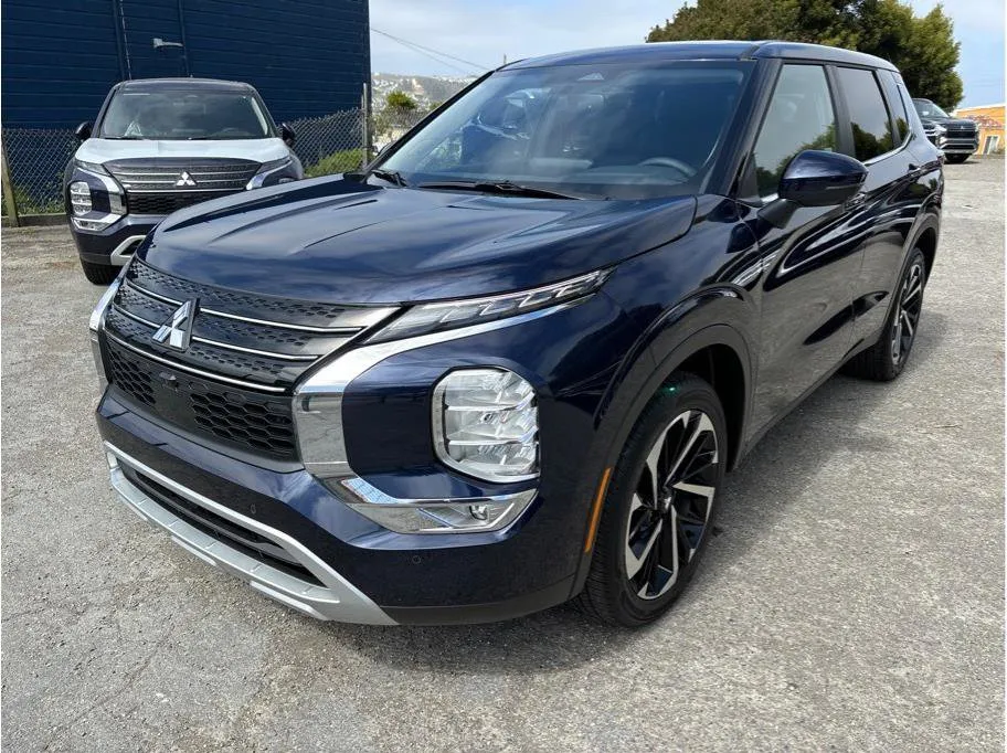 New 2024 Mitsubishi Outlander SE Black Edition