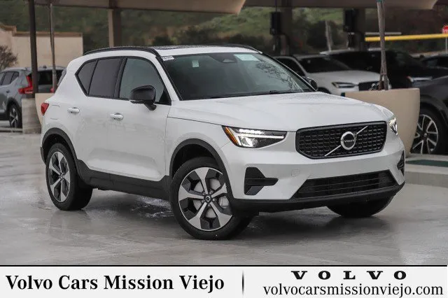 New 2022 Volvo XC60 B5 Inscription w/ Advanced Package