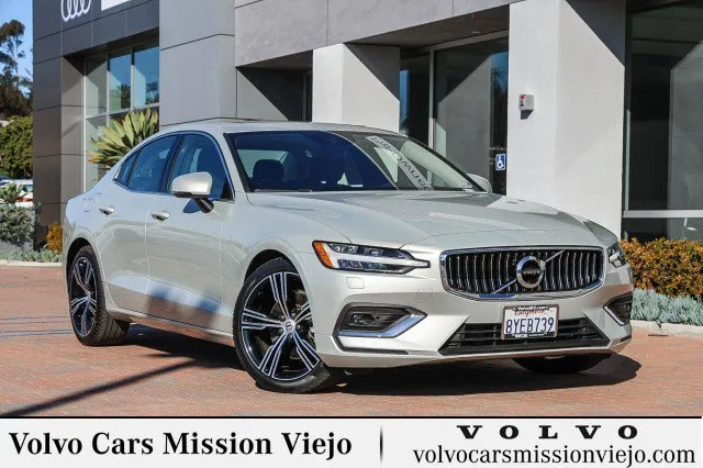 New 2024 Volvo XC40 B5 Core