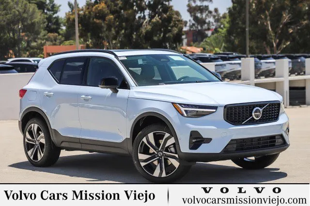 New 2022 Volvo XC60 B5 Inscription w/ Climate Package