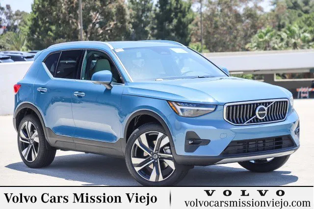 New 2023 Volvo XC60 B5 Ultimate w/ Protection Package Premier
