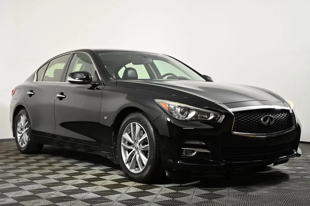 Used 2017 INFINITI Q60 Red Sport 400