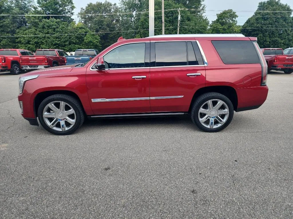 Used 2020 Jeep Grand Cherokee Laredo w/ 18" Wheel & 8.4" Radio Group