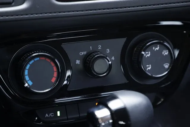 Used 2022 Jeep Renegade Latitude w/ Sun/Sound Group