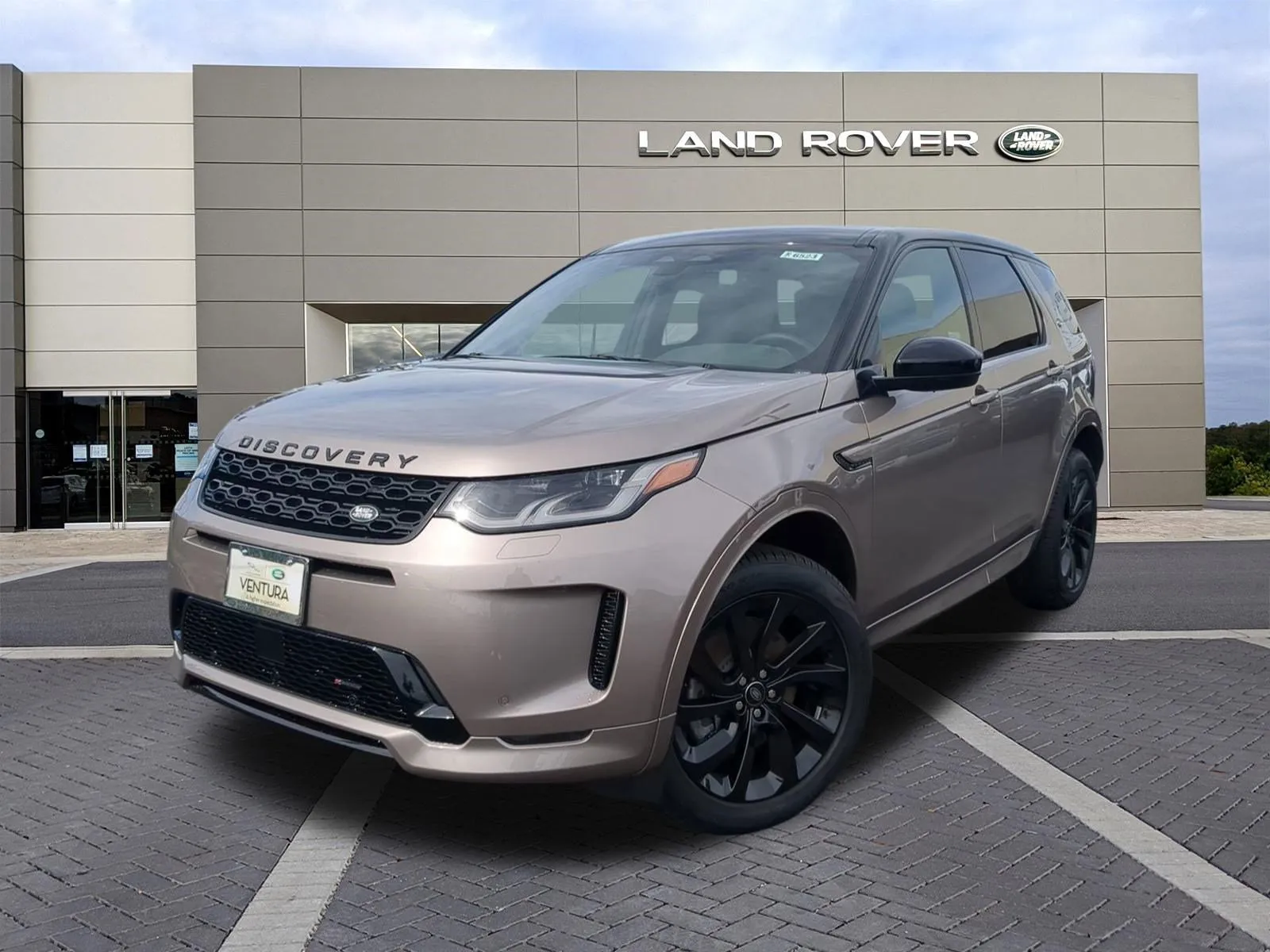 New 2023 Land Rover Discovery Sport SE R-Dynamic
