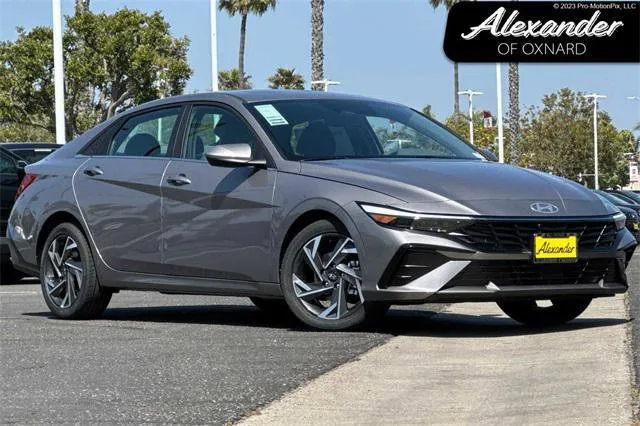 New 2024 Hyundai Elantra SE