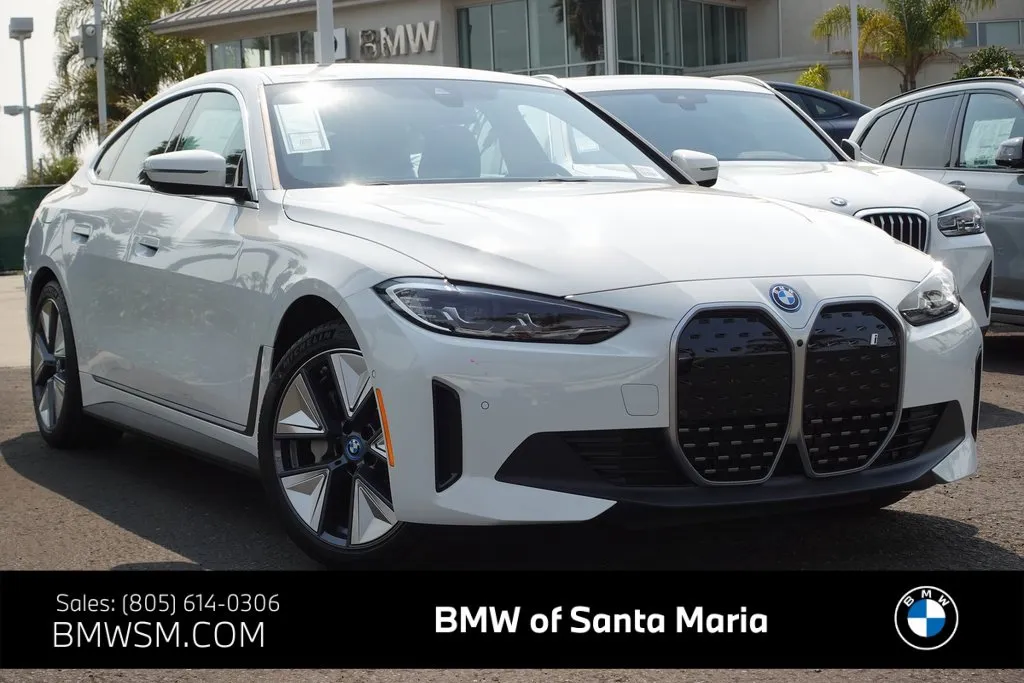 New 2025 BMW X5 sDrive40i w/ M Sport Package