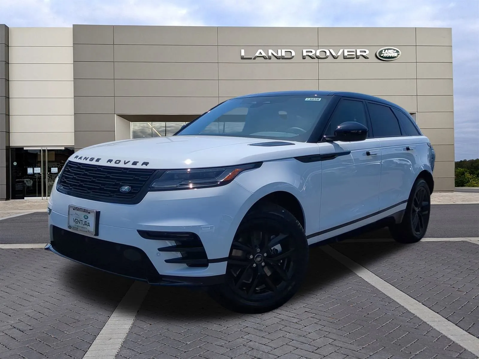 New 2025 Land Rover Range Rover Velar Dynamic SE