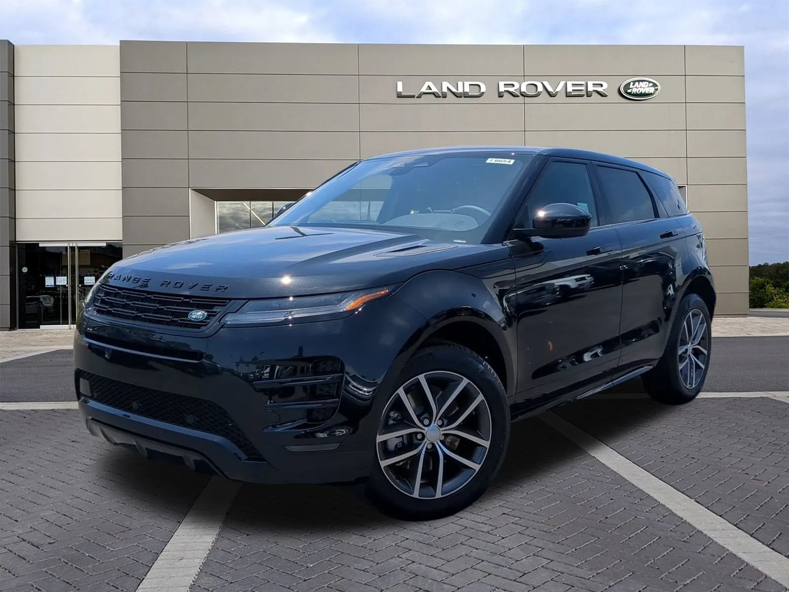 New 2024 Land Rover Discovery Dynamic SE