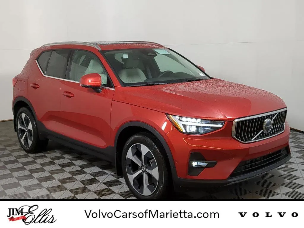 New 2025 Volvo XC40 B5 Core