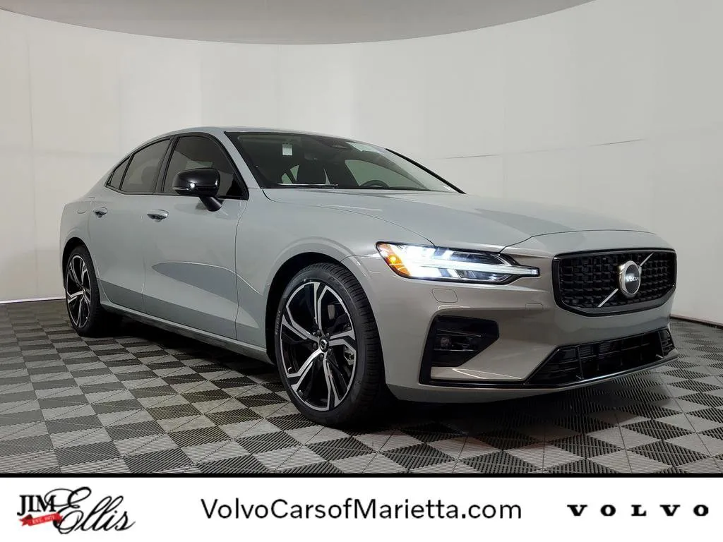 New 2024 Volvo XC40 B5 Core w/ Protection Package Premier