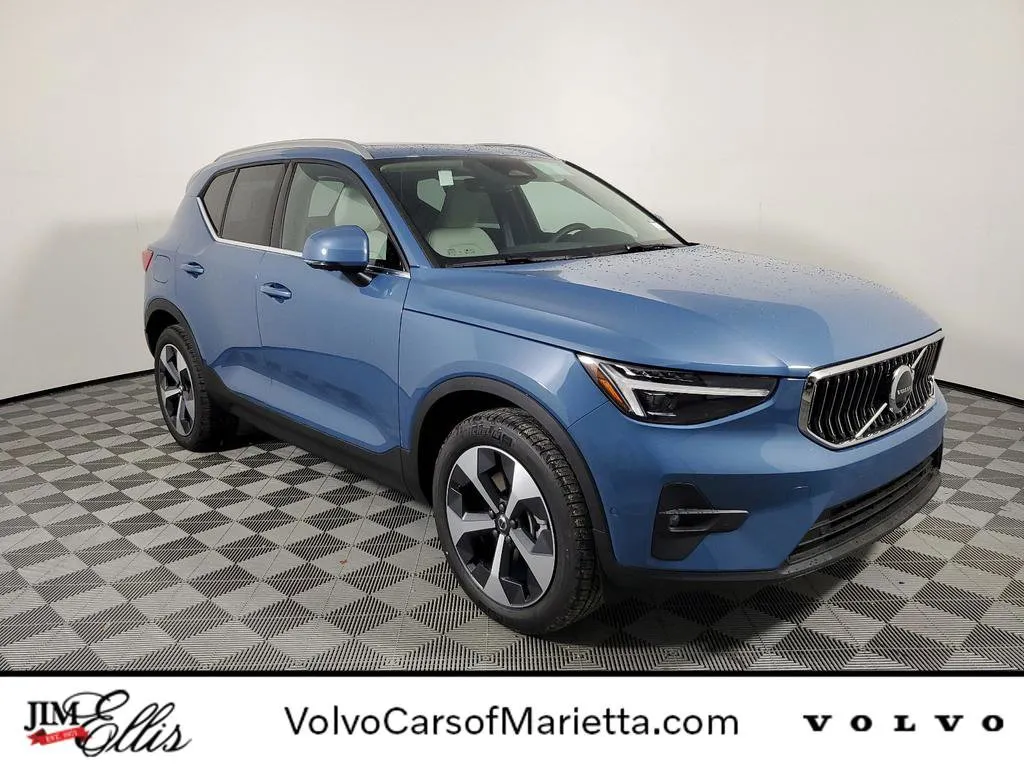 New 2023 Volvo XC40 B5 Ultimate w/ Protection Package Premier