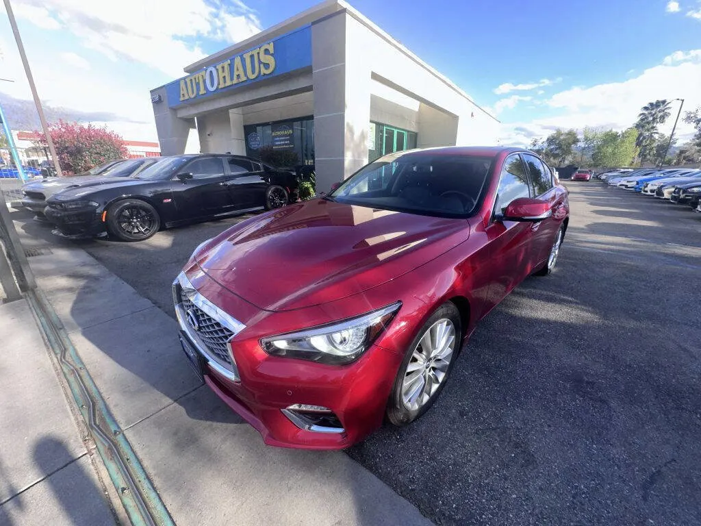 Used 2017 INFINITI Q70 3.7 w/ Technology Package