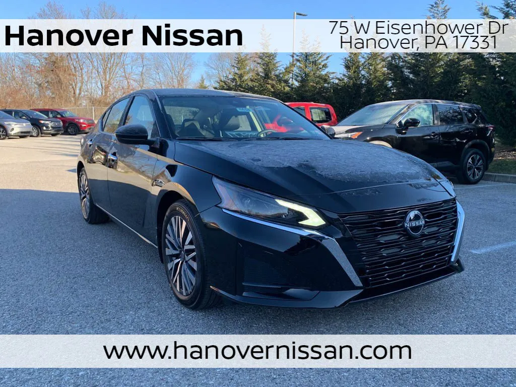 New 2024 Nissan Sentra SR w/ Trunk Package