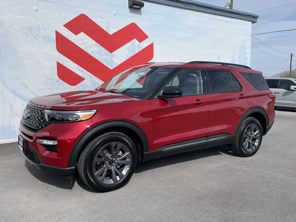 New 2023 Ford Explorer XLT w/ Equipment Group 202A