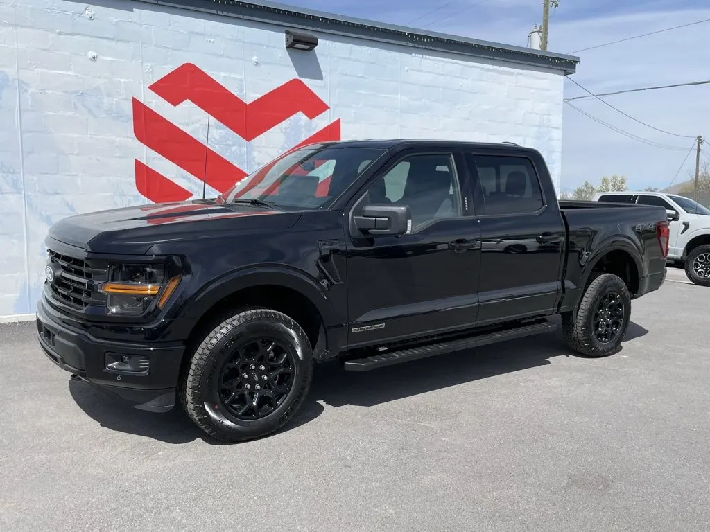 New 2024 Ford Explorer XLT w/ Equipment Group 202A