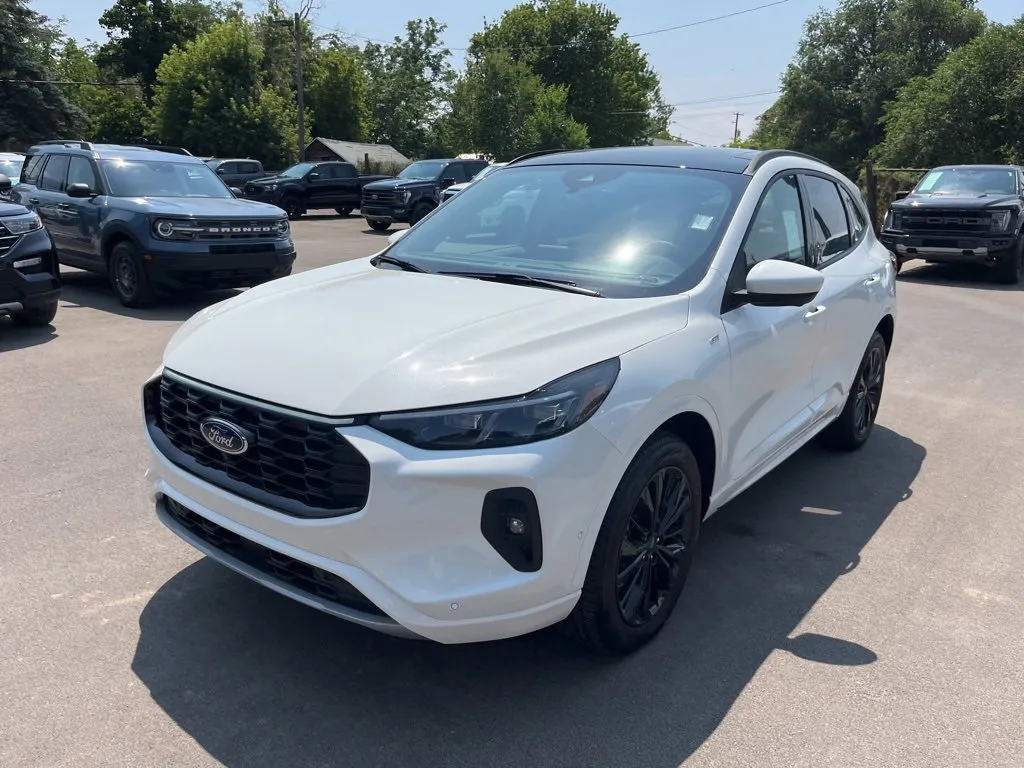 New 2023 Ford Explorer Platinum w/ Technology Package