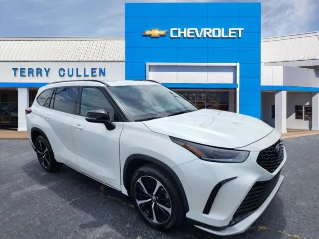 Used 2022 Chevrolet Trax LT w/ Redline Edition