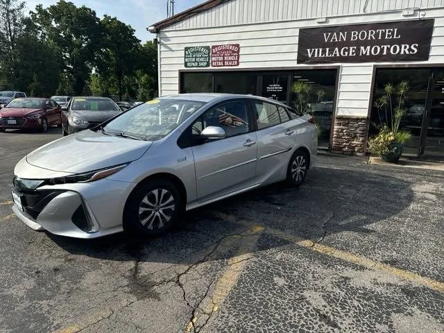 Used 2021 Toyota RAV4 XLE w/ Convenience Package