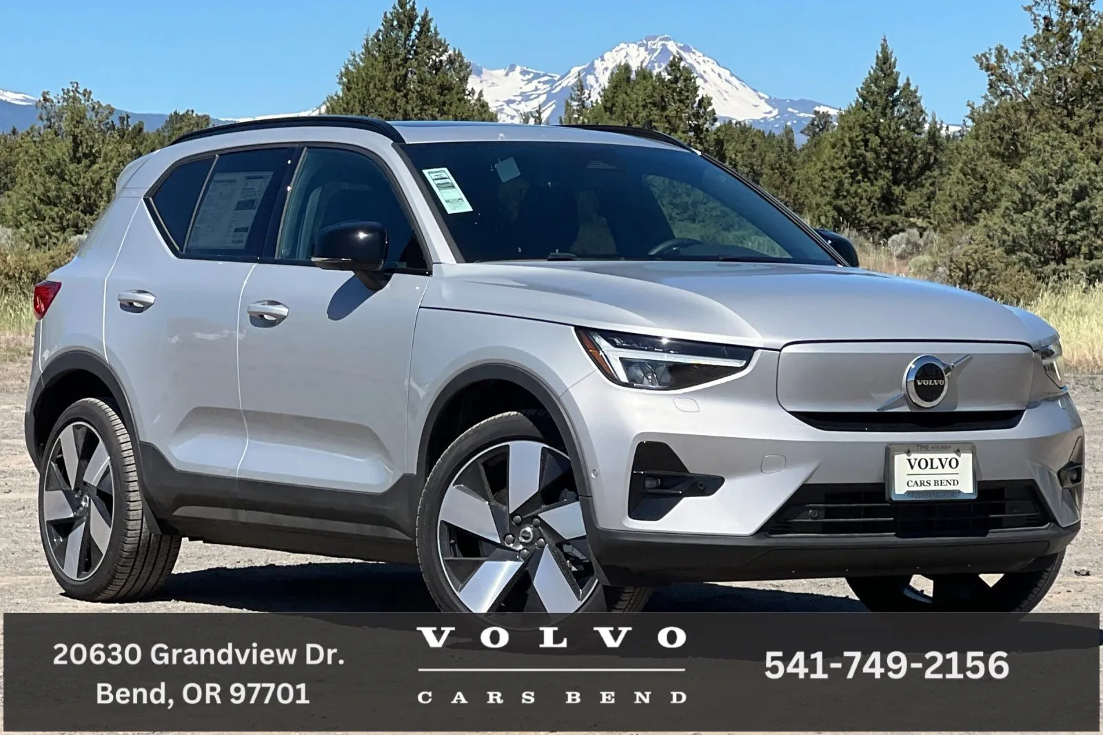 New 2025 Volvo XC40 B5 Plus w/ Climate Package