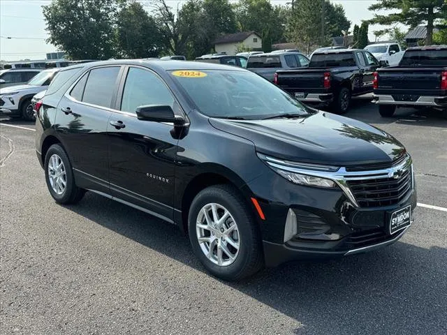 New 2025 Chevrolet Trax RS w/ Sunroof Package