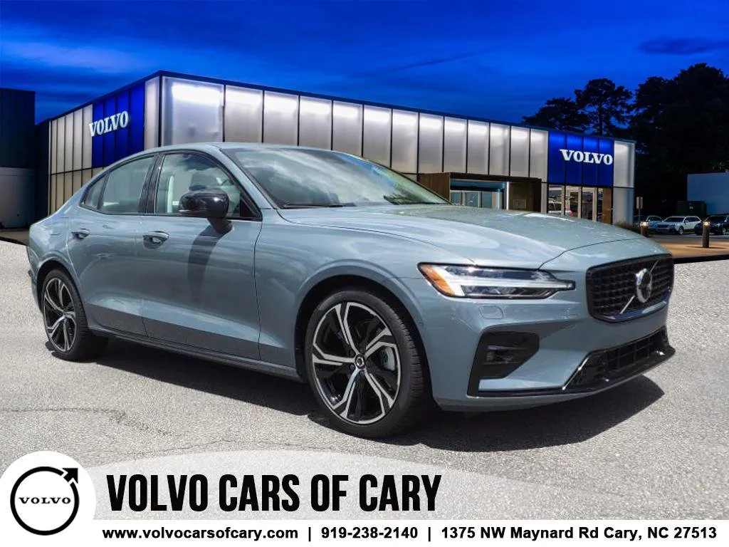 New 2024 Volvo XC40 B5 Plus w/ Protection Package Premier