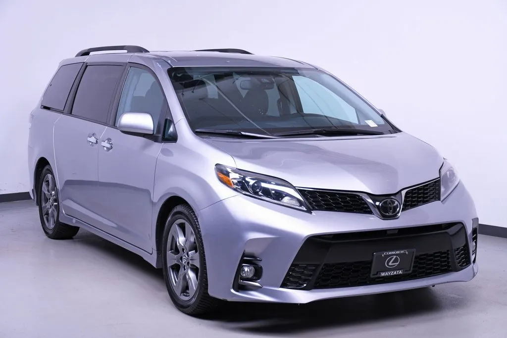 Used 2018 Toyota Sienna SE