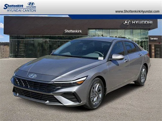 New 2024 Hyundai Elantra SEL w/ Convenience Package