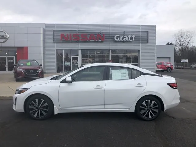 New 2024 Nissan Versa SV w/ Trunk Package