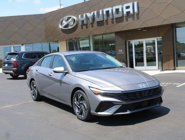 New 2024 Hyundai Elantra SE