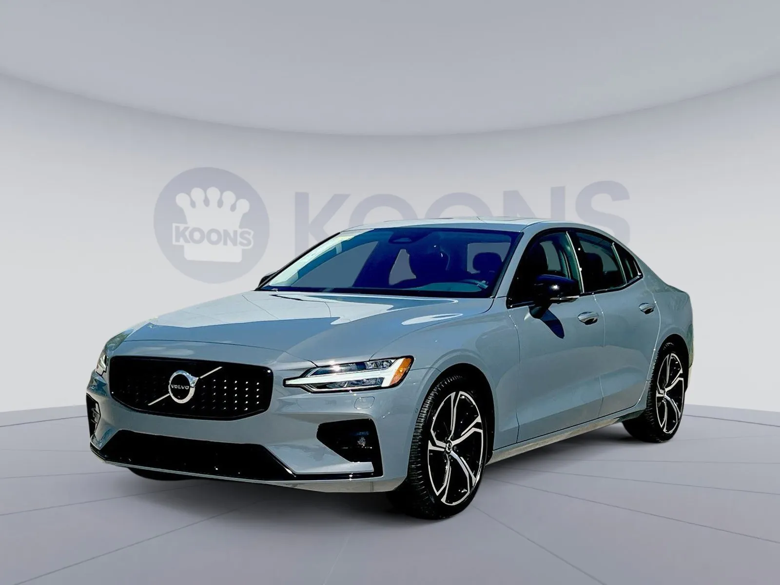 New 2024 Volvo XC40 B5 Plus w/ Climate Package