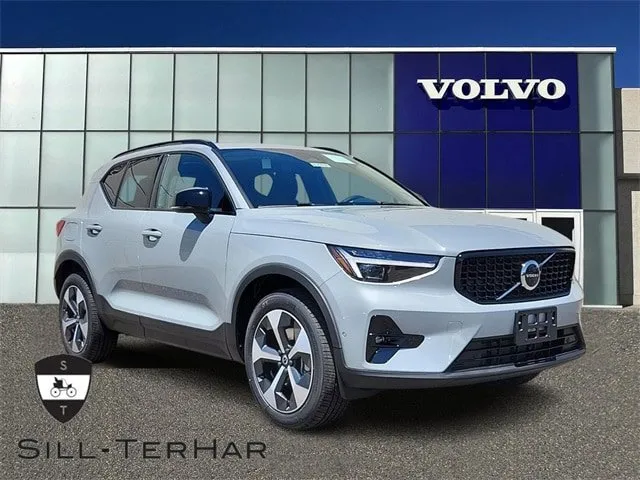 New 2024 Volvo XC40 B5 Plus w/ Climate Package