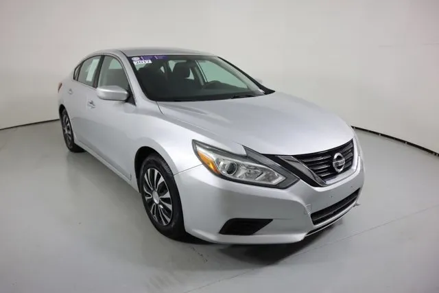 Used 2016 Chrysler 200 Limited w/ Convenience Group
