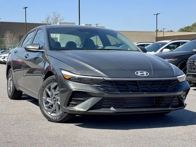 Used 2024 Hyundai Elantra SE