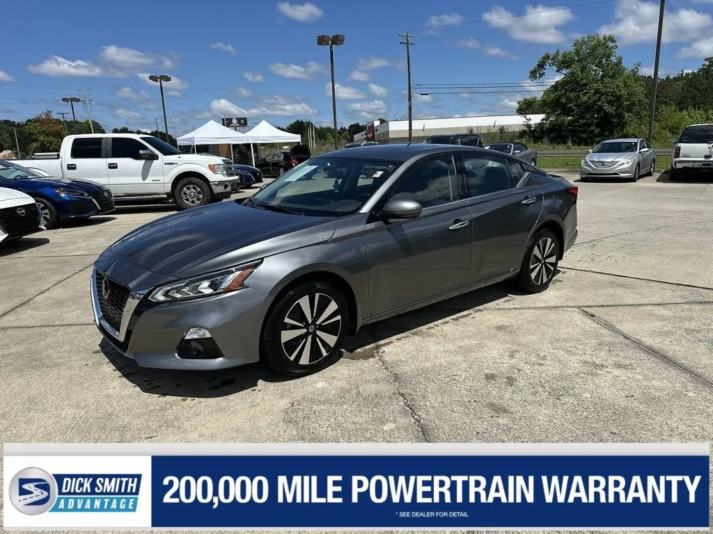 Used 2023 Nissan Kicks SV