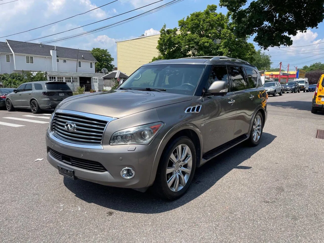 Used 2014 INFINITI QX80 4WD w/ Deluxe Touring Package