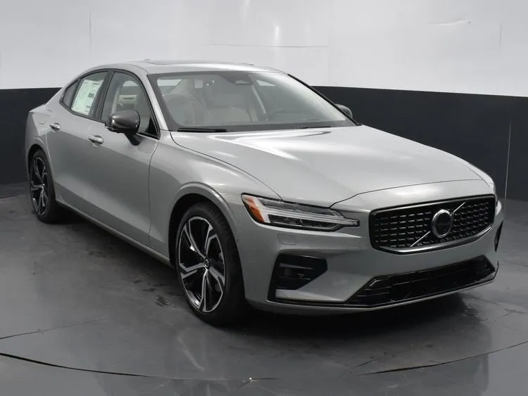 New 2024 Volvo S60 B5 Core w/ Climate Package