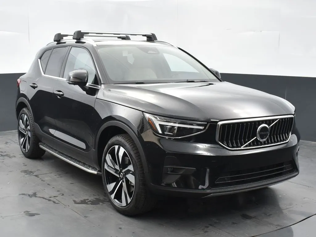 New 2025 Volvo XC40 B5 Plus w/ Protection Package Premier