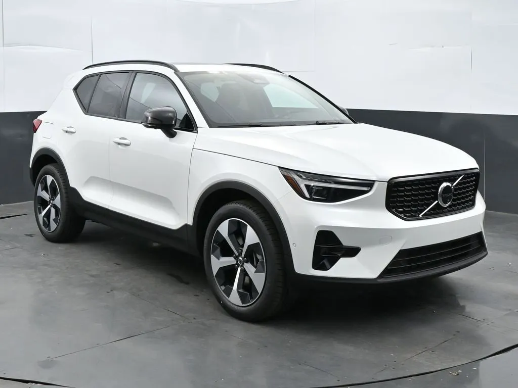 New 2024 Volvo XC40 B5 Plus w/ Protection Package Premier