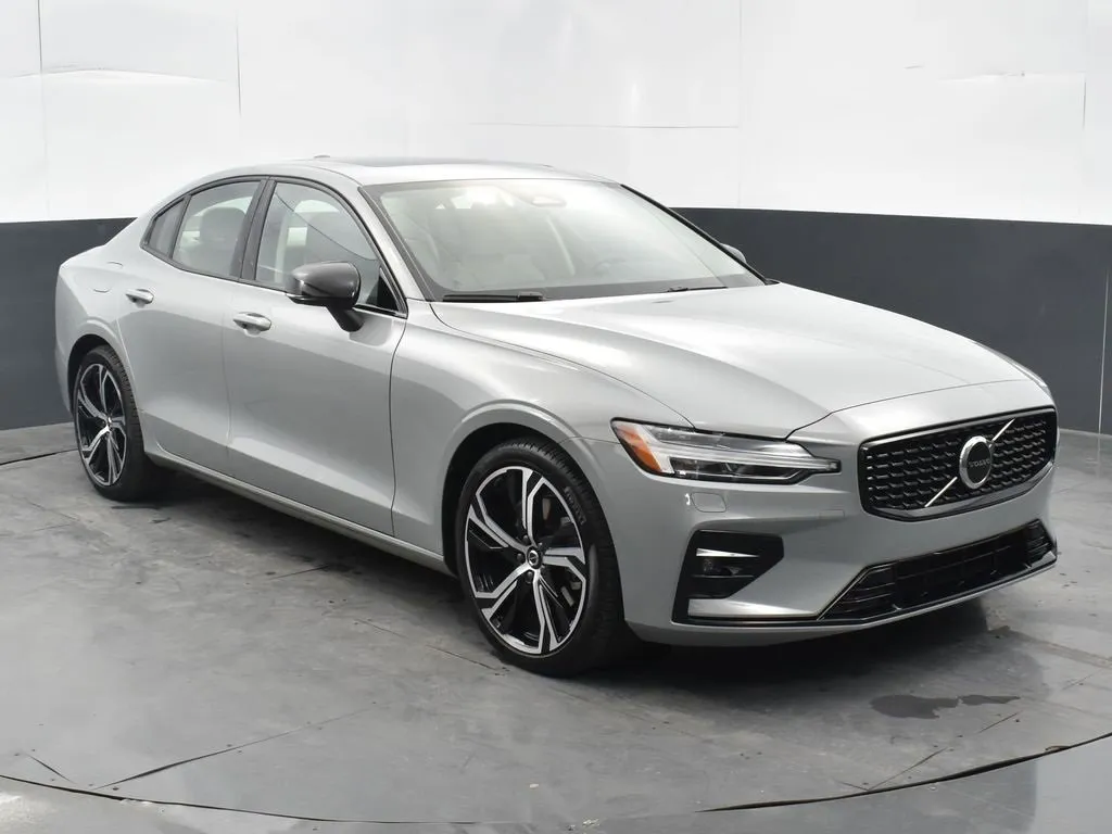 New 2025 Volvo XC60 B5 Plus w/ Protection Package Premier