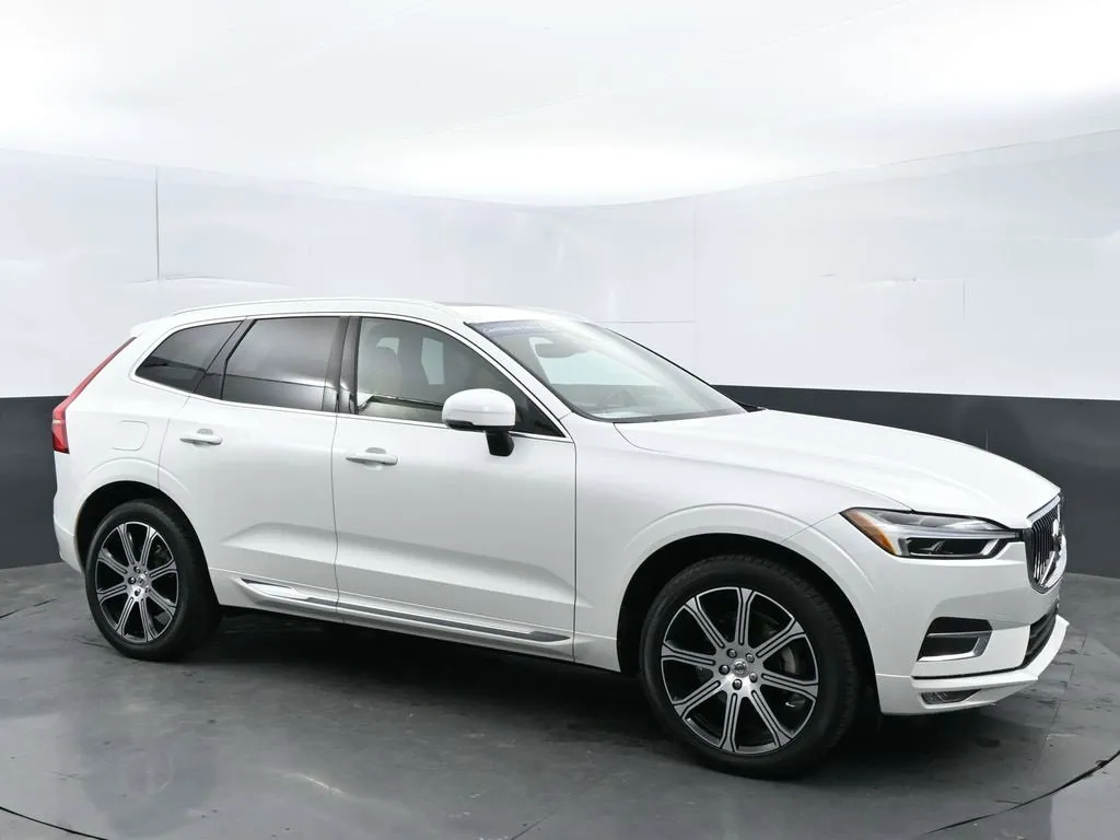 Certified 2022 Volvo XC90 T5 Momentum
