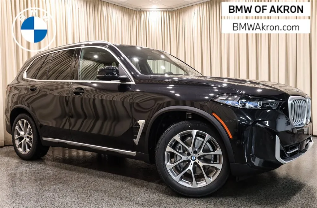 New 2024 BMW X5 xDrive40i w/ Premium Package