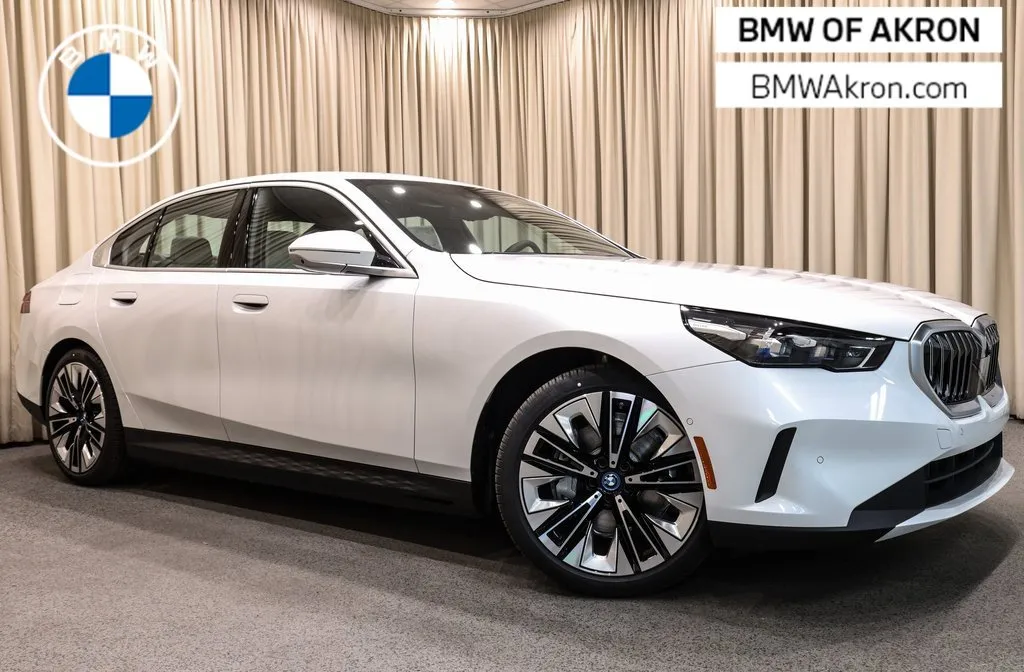 New 2024 BMW i5 eDrive40i w/ Premium Package