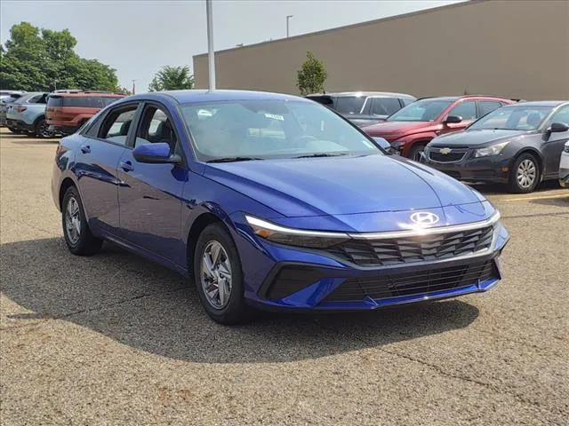 New 2023 Hyundai Elantra Blue