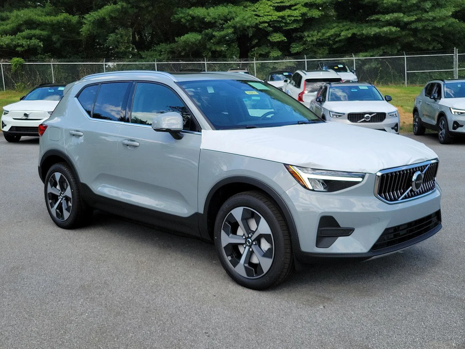 New 2025 Volvo XC40 B5 Core w/ Protection Package Premier