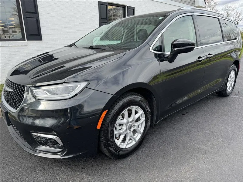 Used 2017 Dodge Charger SXT w/ Blacktop Package